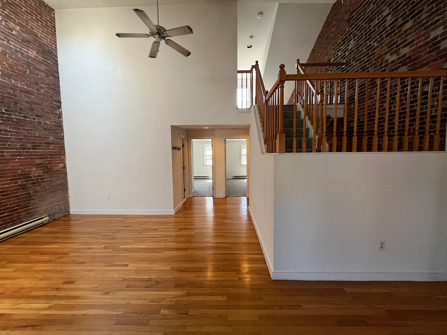 3 bed, 900 sqft, $4,500 — Photo 3