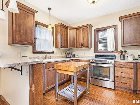 3rd image of 1801 Forest Rd