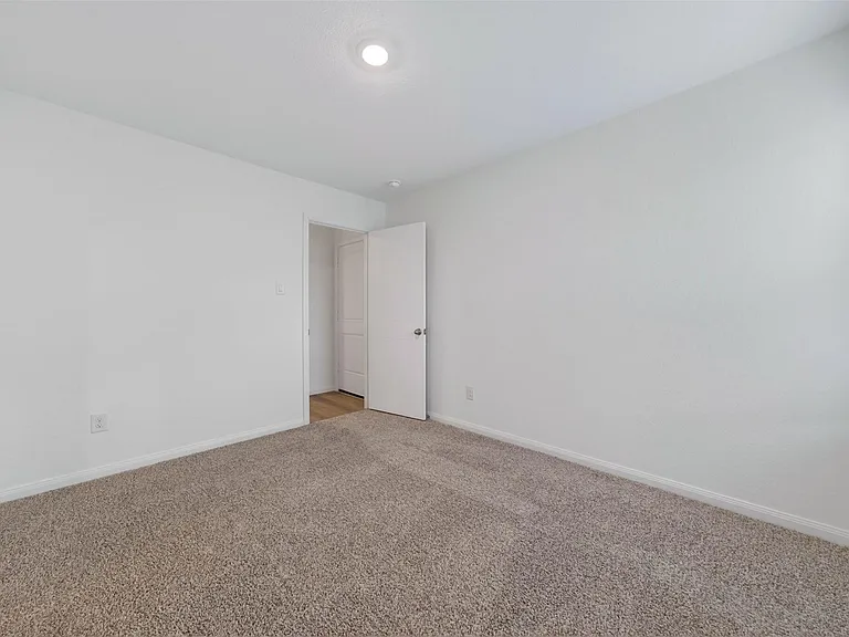 12239 Shield Crest Ct — Photo 19