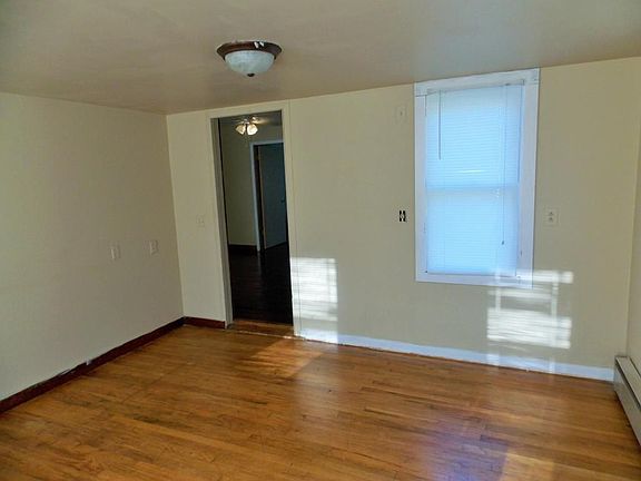4th image of 111 W Pine St
