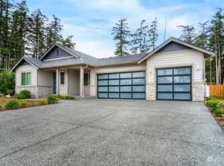 1190 Seawall Ln, Oak Harbor, WA 98277