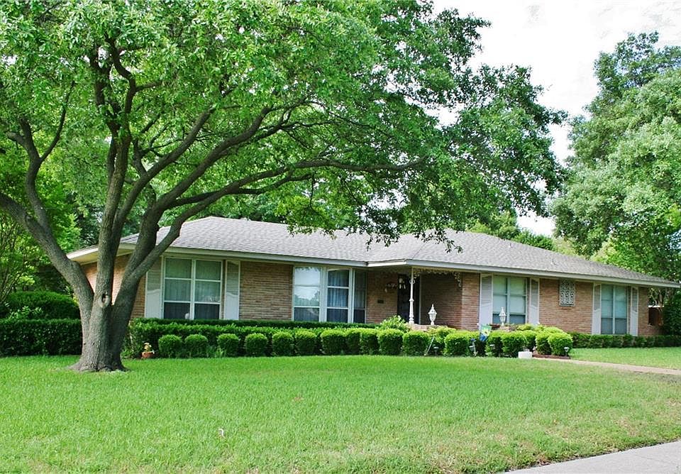 1st image of 801 Clearwater Dr
