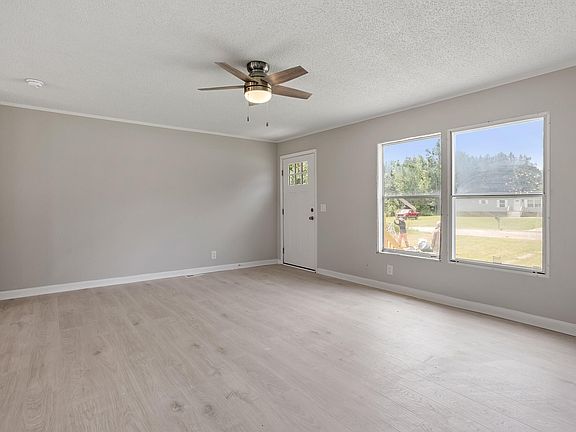 3rd image of 149 Woodvalley Dr