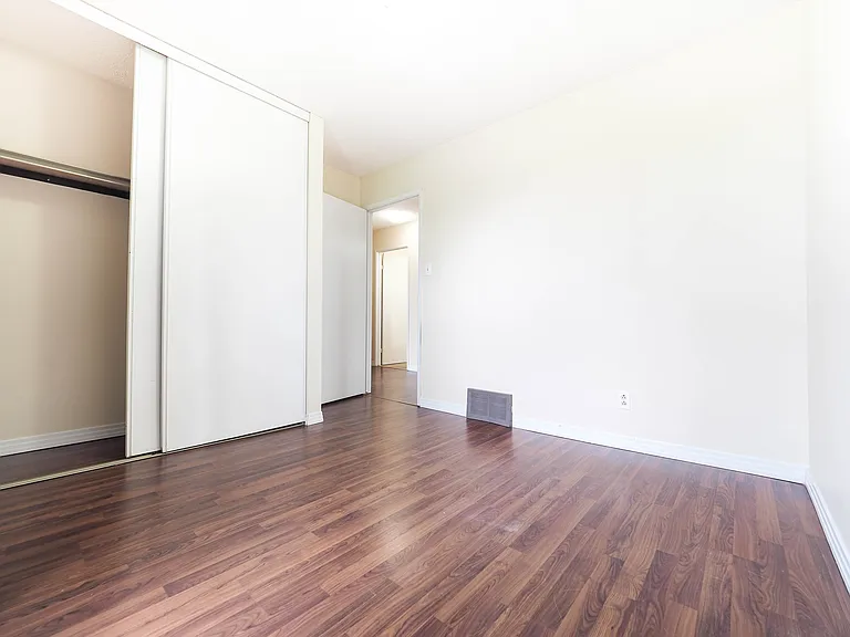 245 Dunluce Rd NW — Photo 5