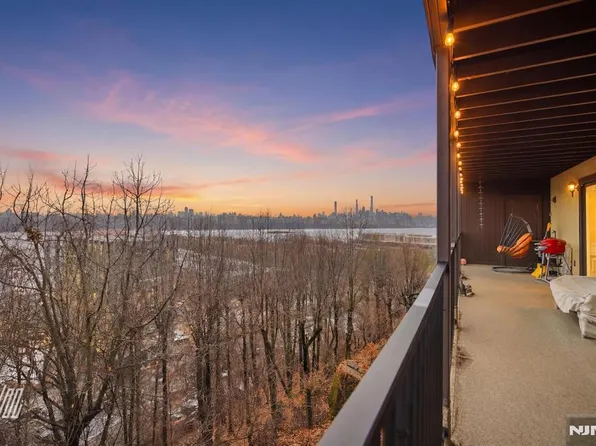 300 Gorge Rd APT 75, Cliffside Park, NJ 07010