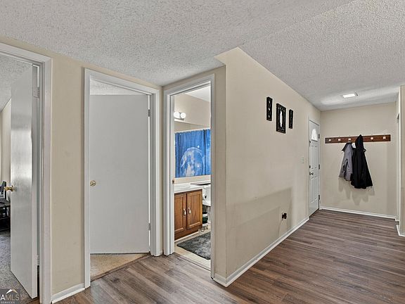 5th image of 27 Doranne Ct SE #27