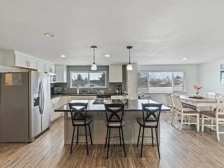 701 Bowman Dr — Photo 3