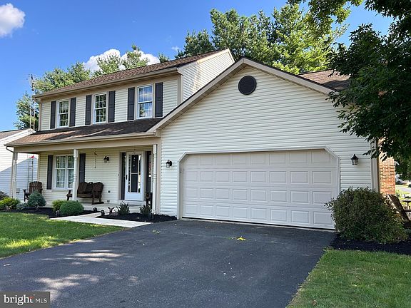 3rd image of 210 Sycamore Ln
