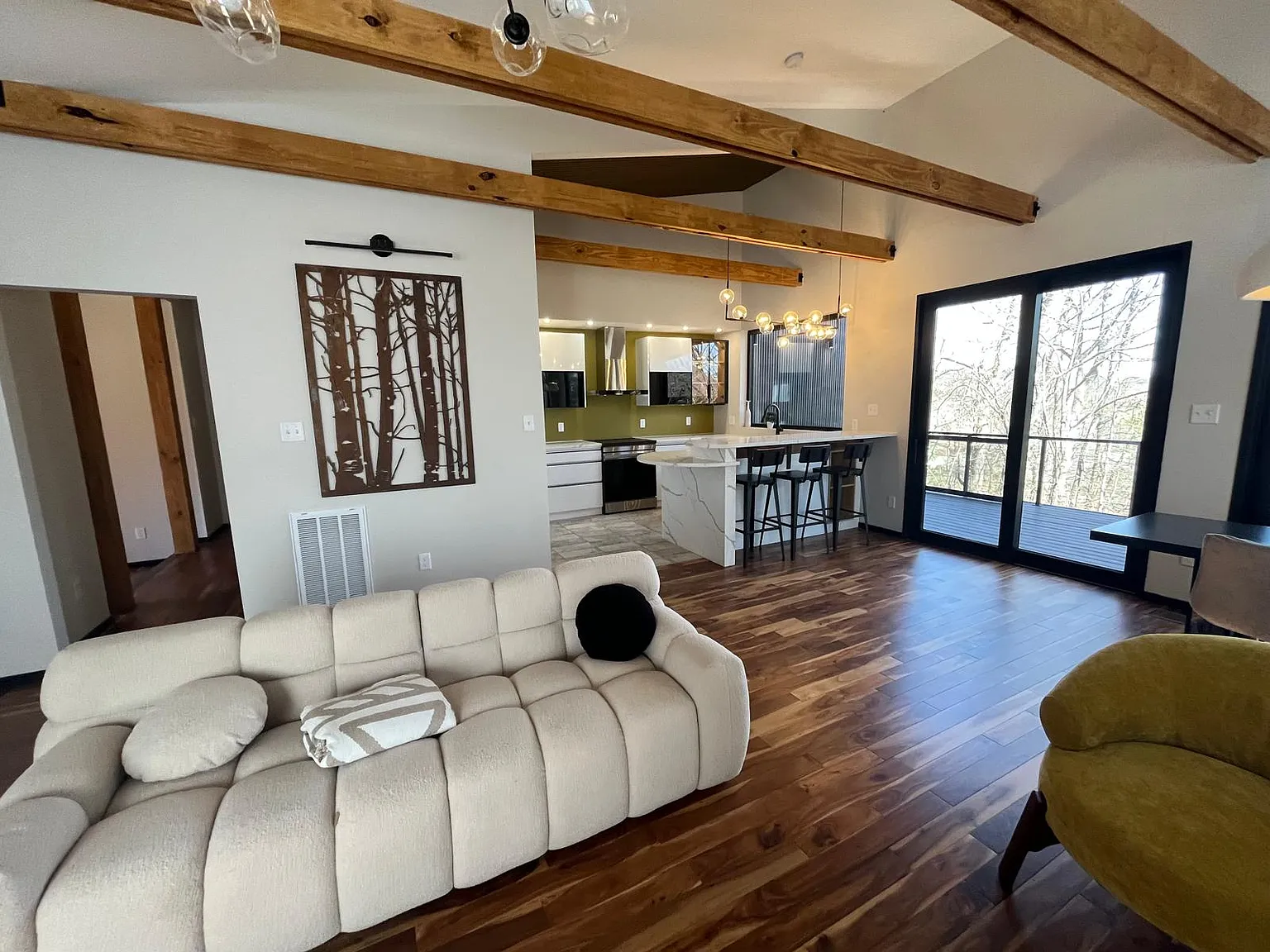 2 bed, 1350 sqft, $2,300 — Photo 2