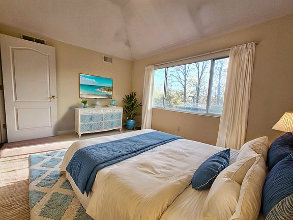 4th image of 22 Cranberry Ct Unit 2