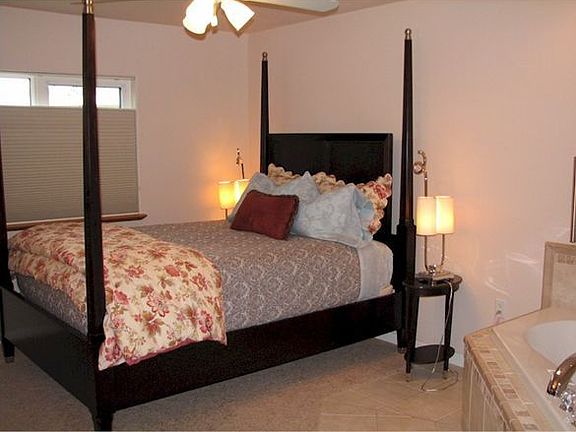 Bdrm of Qu Premium Suite