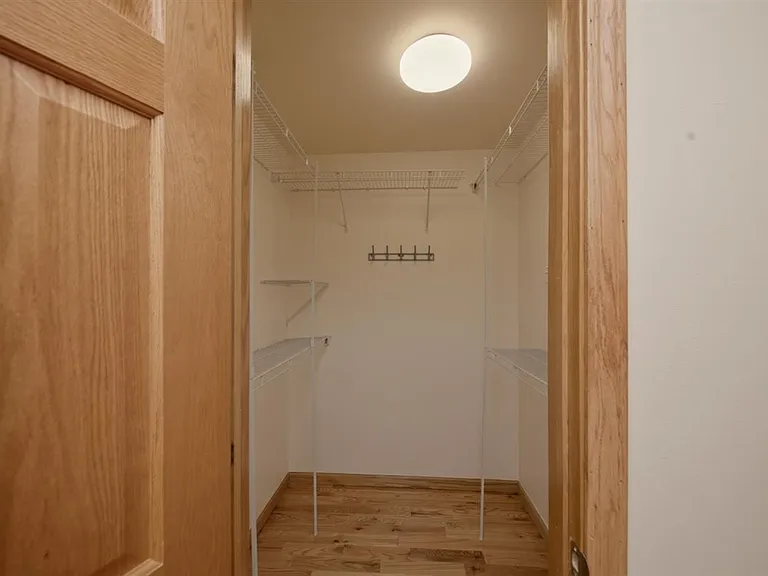 1671 Grosvenor Cir #C — Photo 17