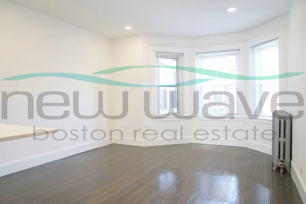 2 bed, 750 sqft, $3,750 — Photo 1