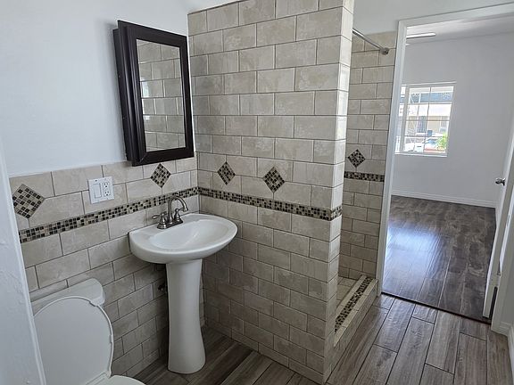 4th image of 1638 S Berendo St