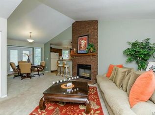 10 Forrel Tree Ct, Saint Peters, MO 63376