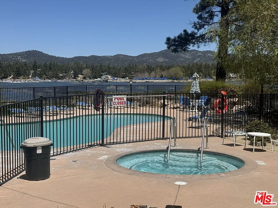 3 bed, 2.0 bath, 1374 sqft, $2,500 — Photo 3