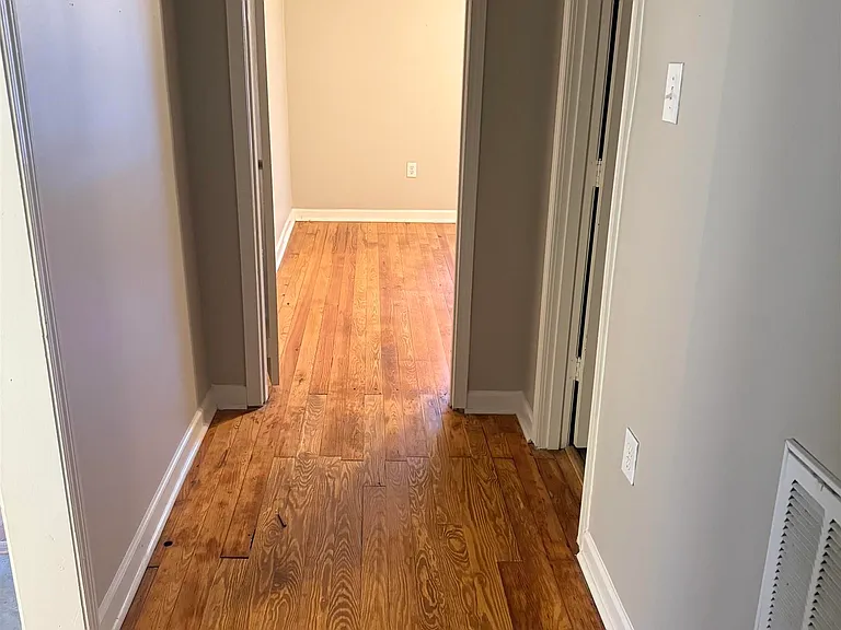 410 McCullough Ave NE — Photo 14