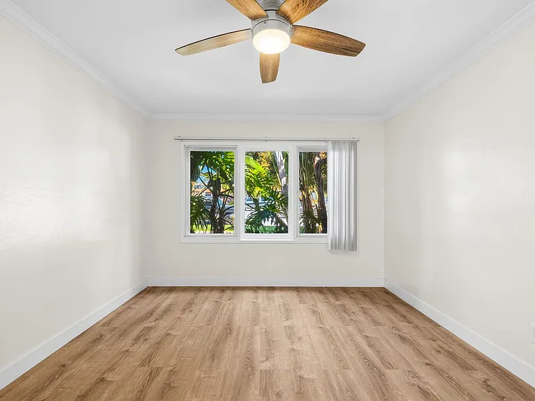 Windansea Apartments — Photo 31