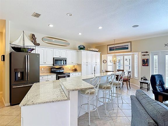 2nd image of 21 RICHMOND DR