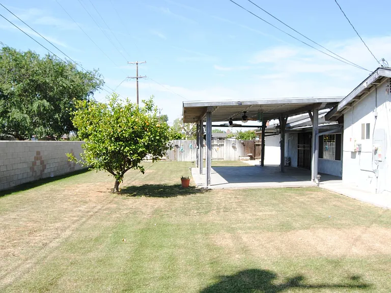8817 Butternut Ave — Photo 17