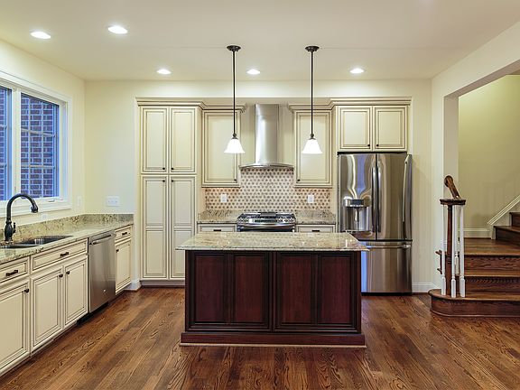 5th image of 10695 Yorktown Ct