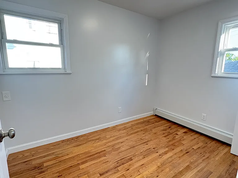 34 Seafoam St — Photo 8