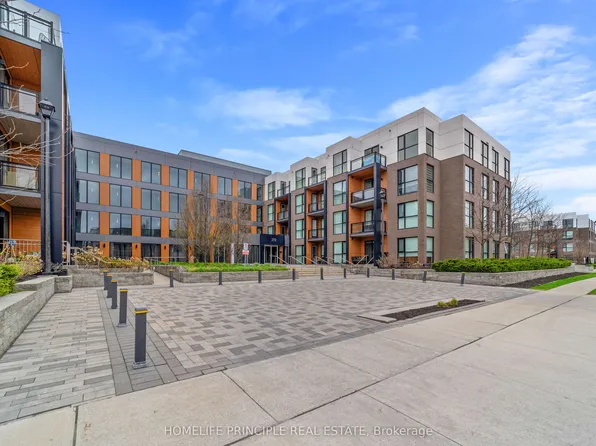 210 Sabina Dr #305, Oakville, ON L6H 0W6