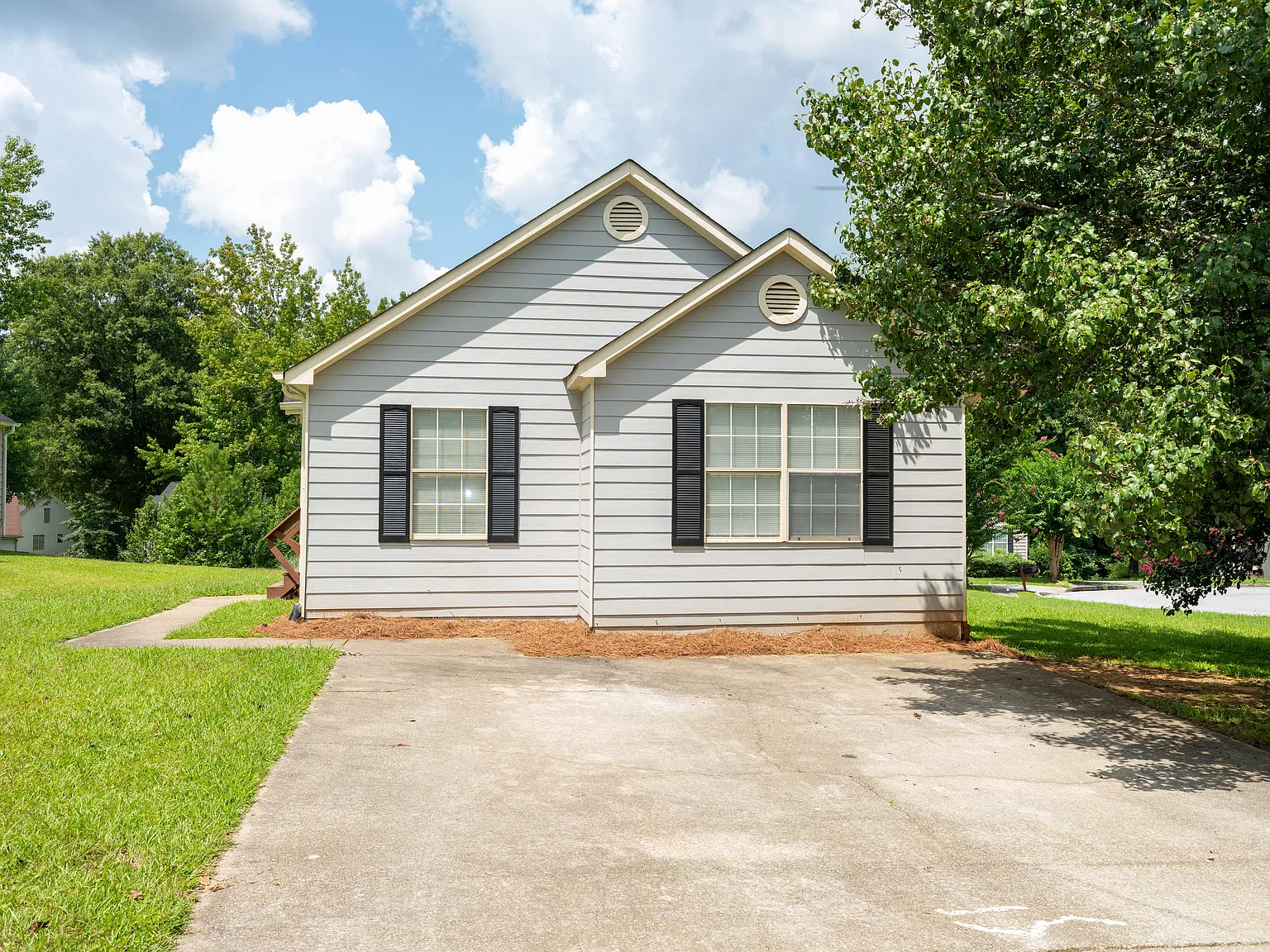 3 bed, 1136 sqft, $1,395 — Photo 1