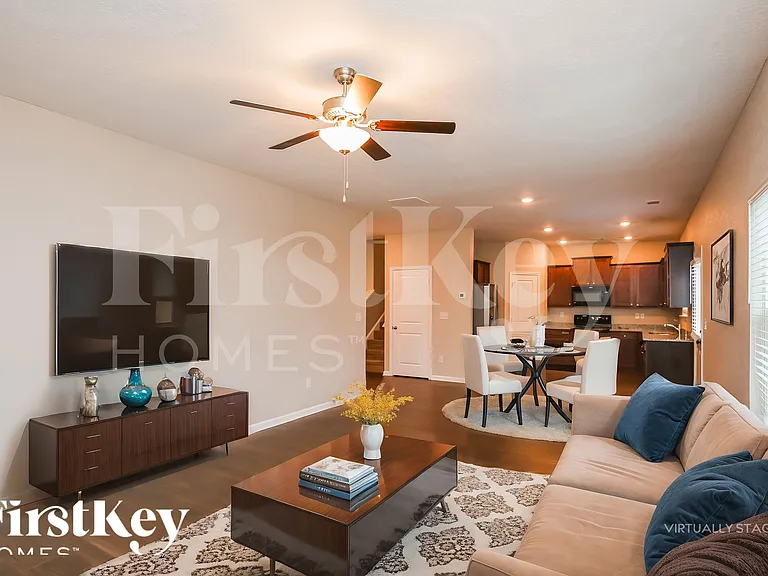 811 Walnut Creek Cir — Photo 2