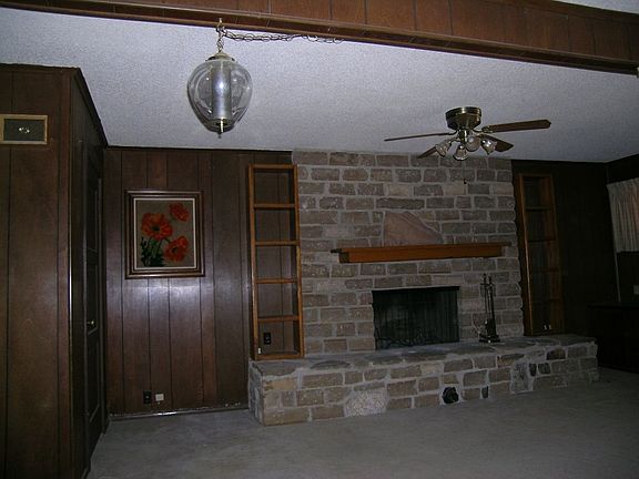 3rd image of 310 S Leggett Dr