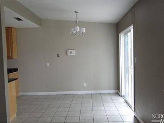 4th image of 515 Greenwood Dr
