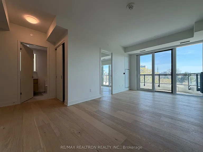 322 Dupont St #502 — Photo 6
