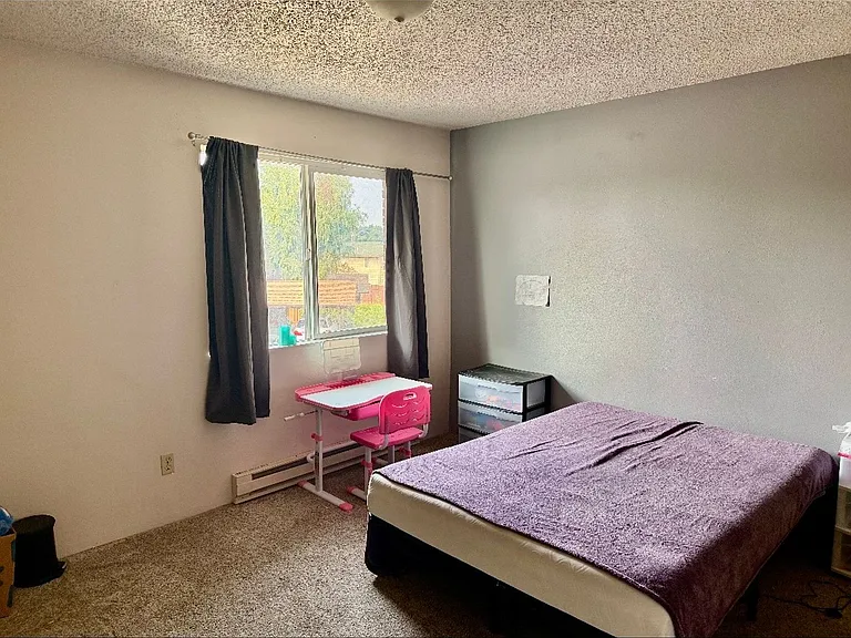 129 Hawthorn Ave — Photo 6