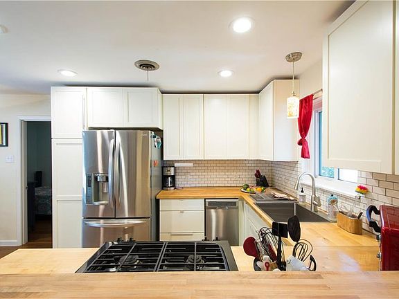 3rd image of 5009 Gladeview Dr