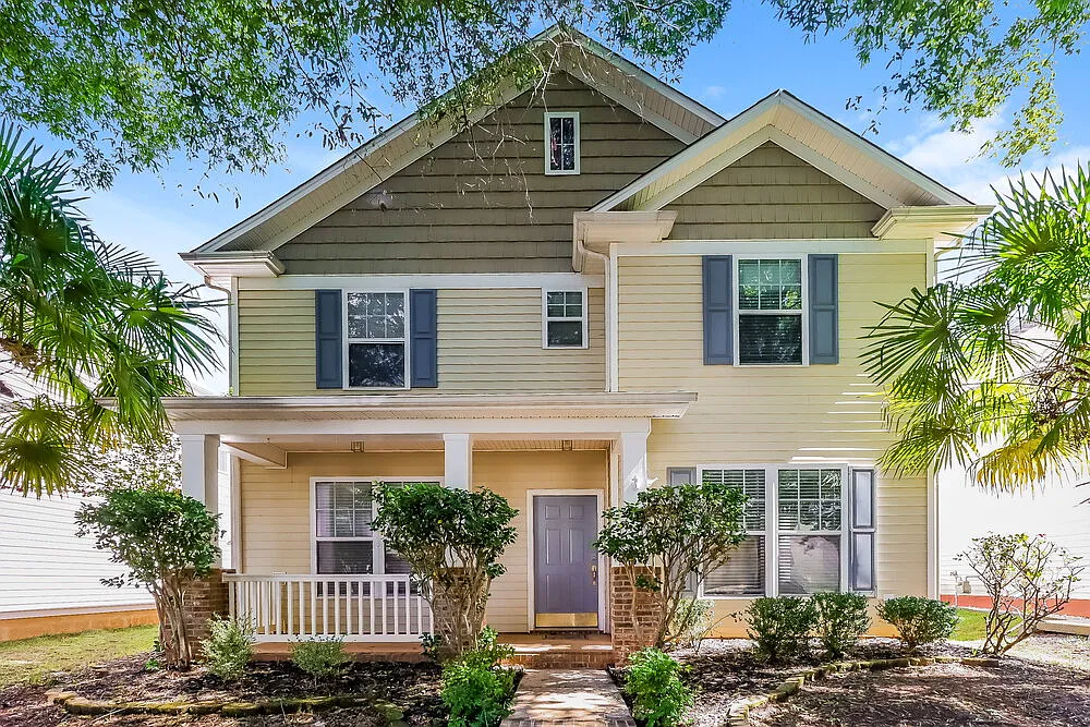 4 bed, 2.5 bath, 2036 sqft, $2,395 — Photo 1