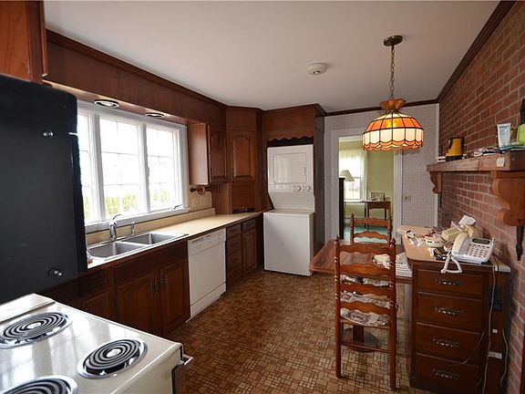 5th image of 84 Maplewood Ave