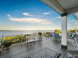 23 Lighthouse Dr, South Amboy, NJ 08879
