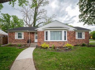 2423 Crooks Rd, Royal Oak, MI 48073