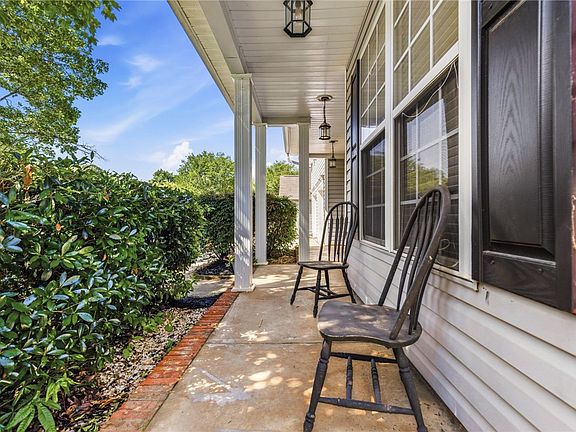 3rd image of 216 Edenberry Way