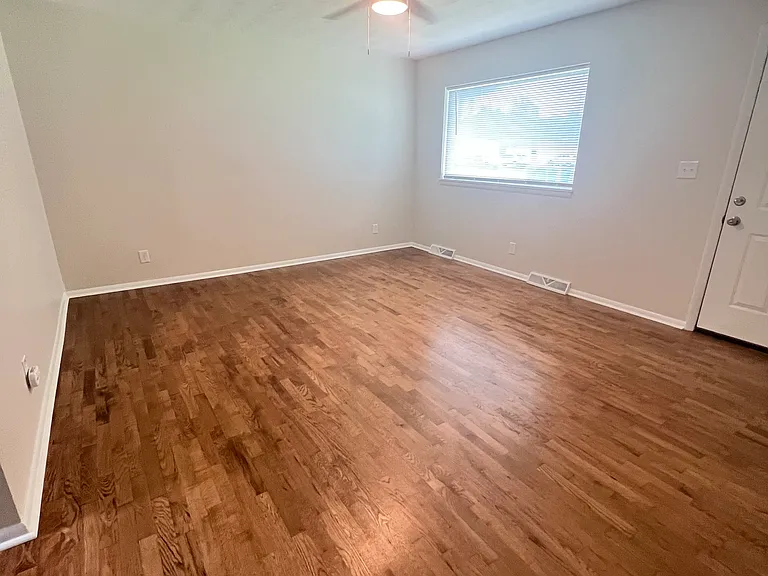 1827 S Glencrest Dr — Photo 2