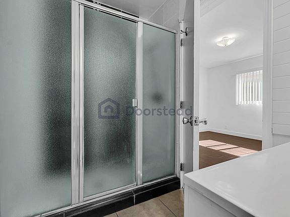 4th image of 3749 1/2 Westwood Blvd #7