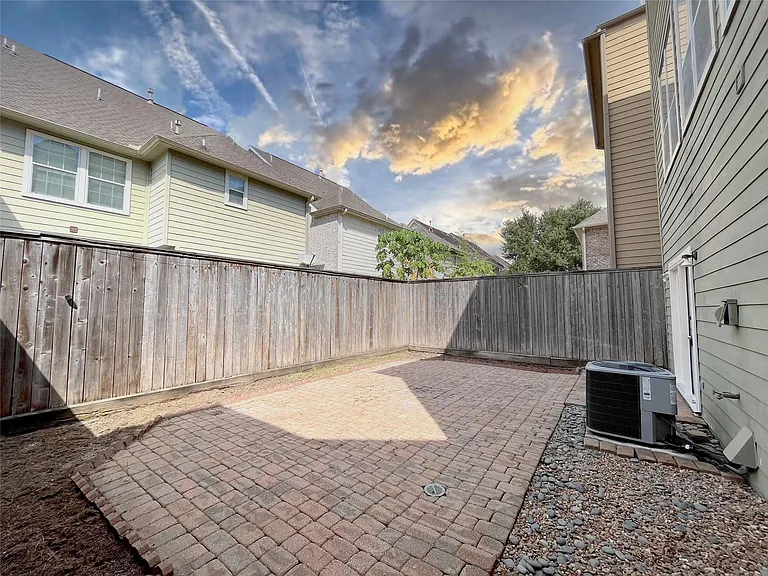 2612 Edgefield Lakes Dr — Photo 32