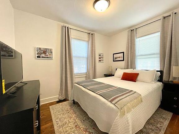 3rd image of 2079 Prospect Ave NE