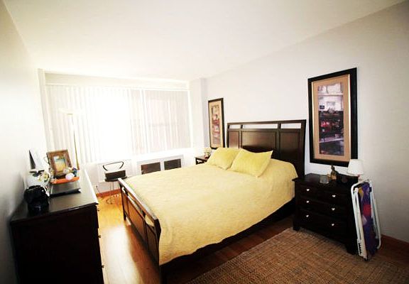 2nd image of 2928 W 5th St #23N