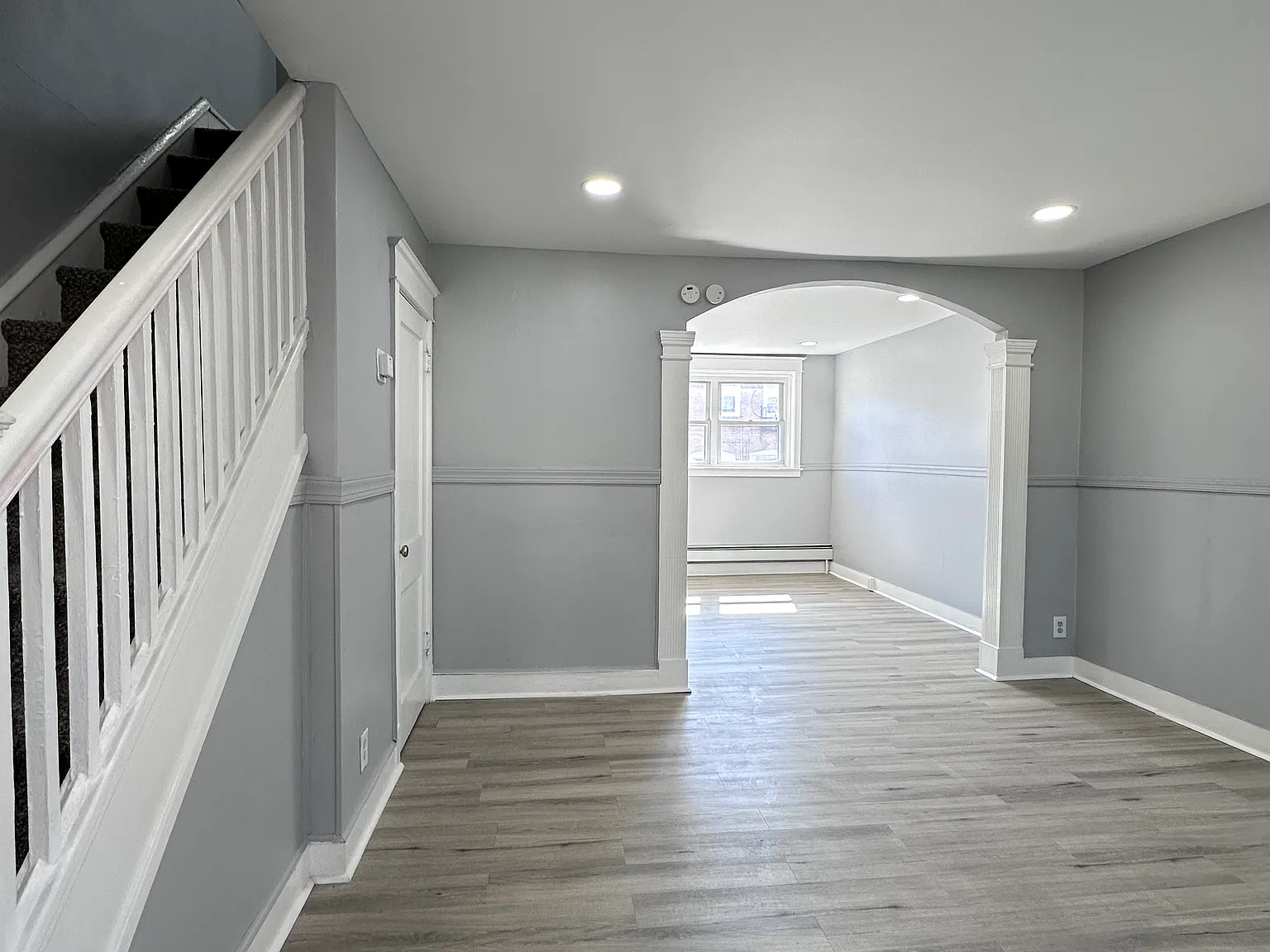 2 bed, 977 sqft, $1,550 — Photo 1