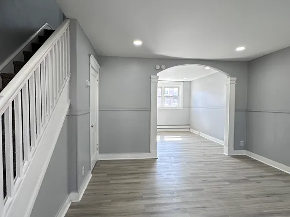 7099 Clinton Rd, Upper Darby, PA 19082