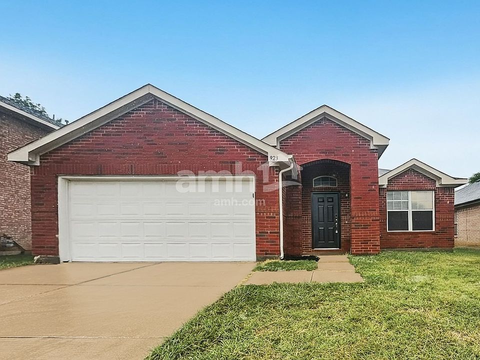 1st image of 923 Plumeria Dr