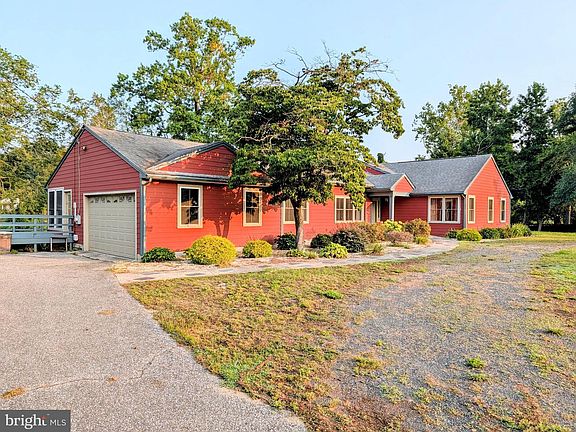 3rd image of 250 Marion Dr