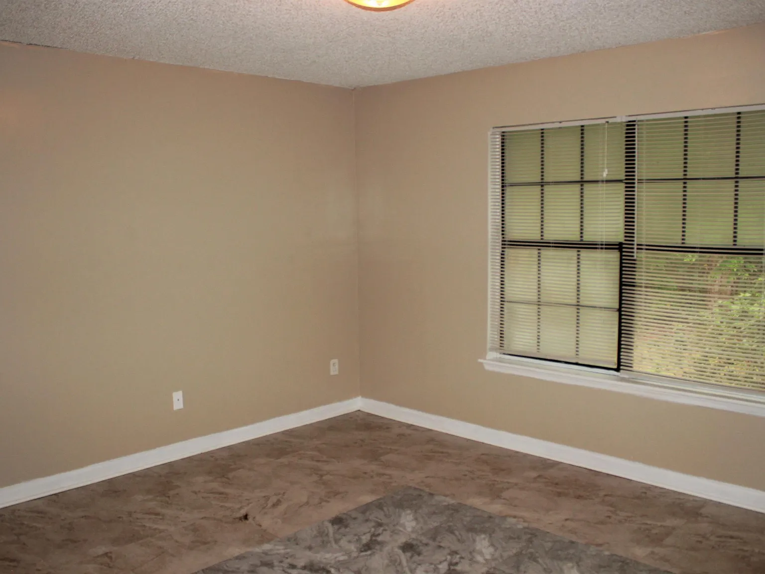2 bed, 1.0 bath, 945 sqft, $1,095 — Photo 4