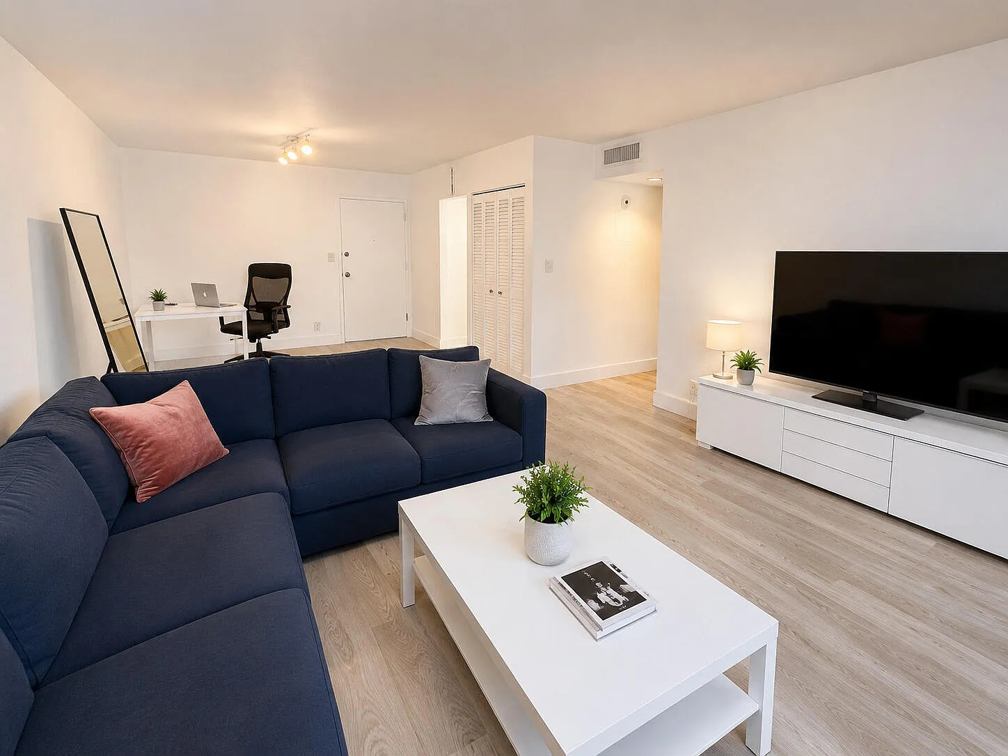 2 bed, 2.0 bath, 1250 sqft, $2,400 — Photo 3